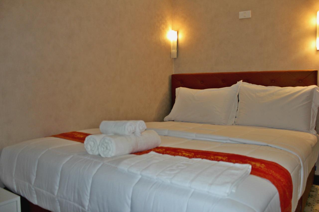 Everest Boutique Hotel Bangkok Bagian luar foto