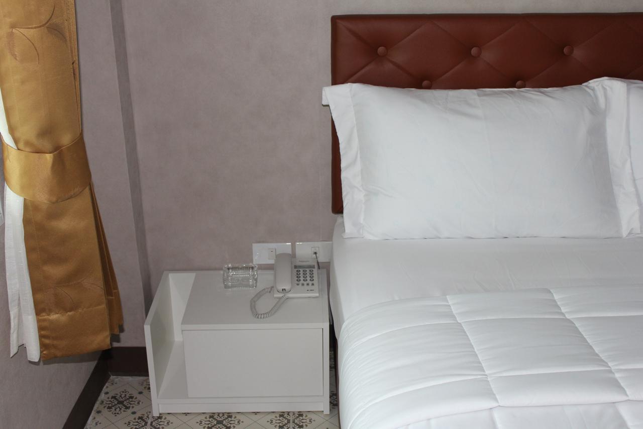 Everest Boutique Hotel Bangkok Bagian luar foto