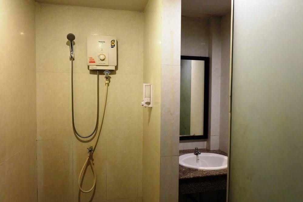 Everest Boutique Hotel Bangkok Bagian luar foto