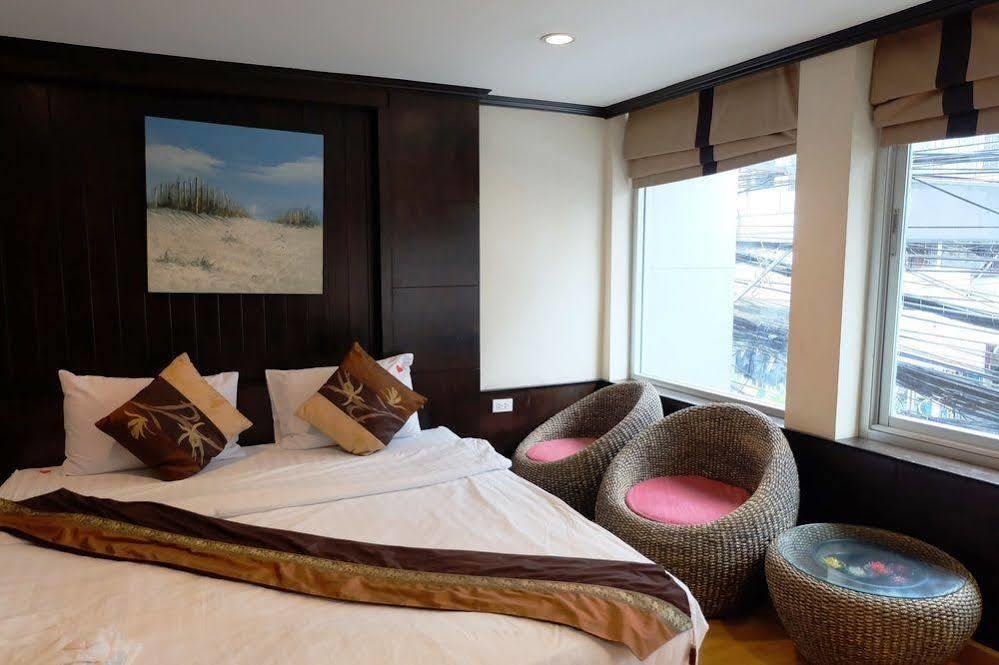 Everest Boutique Hotel Bangkok Bagian luar foto