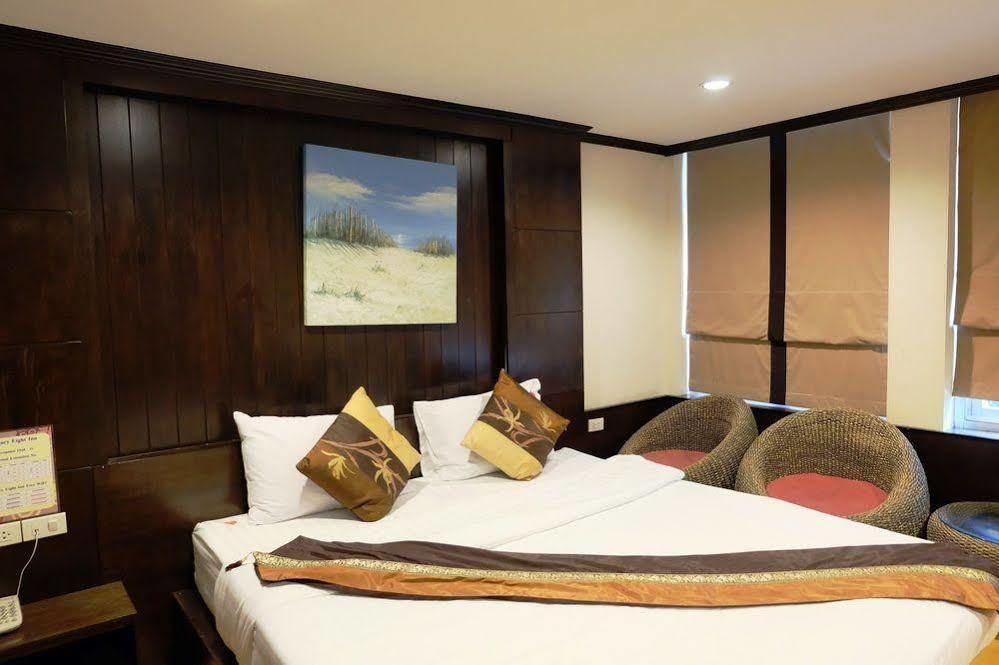 Everest Boutique Hotel Bangkok Bagian luar foto
