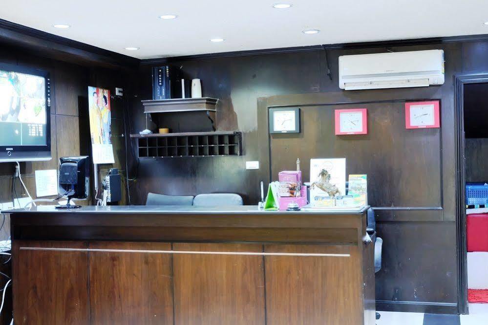 Everest Boutique Hotel Bangkok Bagian luar foto