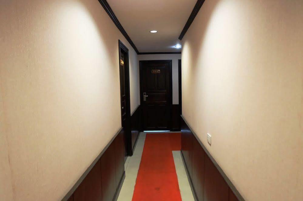 Everest Boutique Hotel Bangkok Bagian luar foto